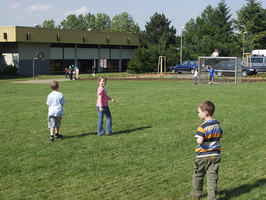 Bolzplatz bei der Gemeindehalle